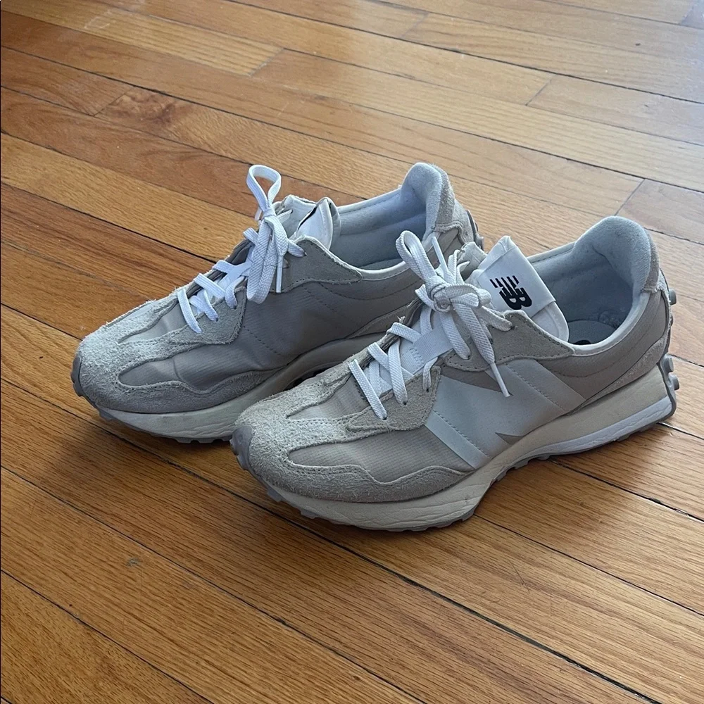 New Balance 327 Cream and White - Picture 1 of 6